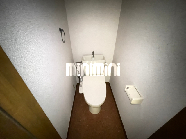 トイレ　温水洗浄便座付きです