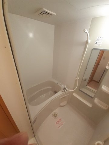 バス・シャワールーム　追い焚き機能付きのお風呂です♪