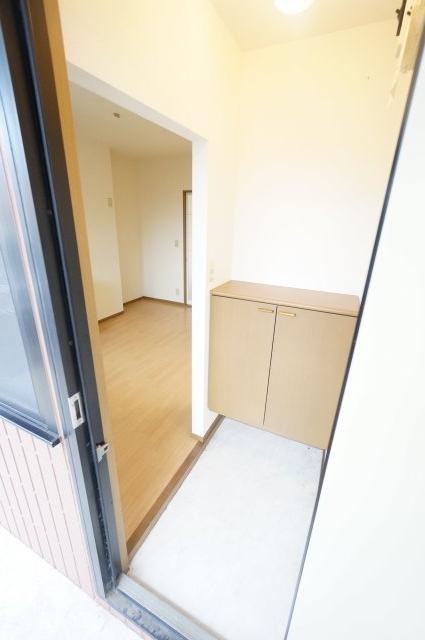 玄関　※同物件・同タイプの写真です。