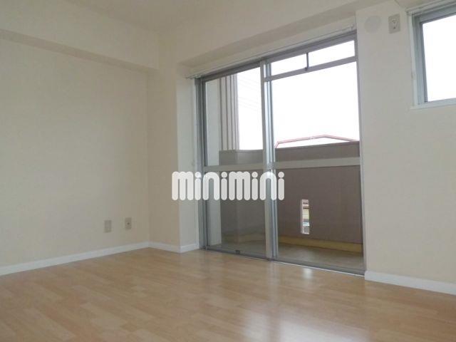 居室・リビング　角部屋でベランダ付き