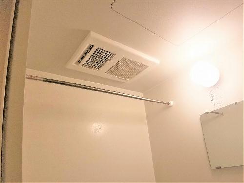 バス・シャワールーム　浴室乾燥機能付きなので、雨の日でも洗濯物が乾かせます。