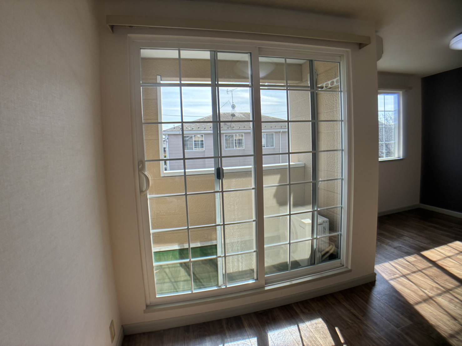 バルコニー　写真・動画・パノラマは同物件別部屋のものです。