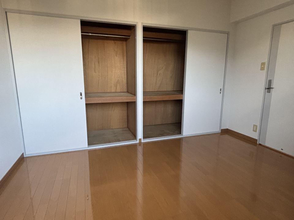 その他部屋・スペース　★玄関側６畳の洋室★収納あります★