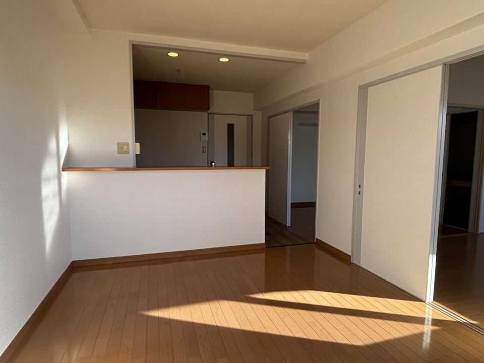 居室・リビング　★広々１０畳のＬＤＫ★日当たり良好★