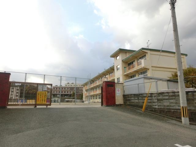 小学校　竹末小学校（小学校）まで800m