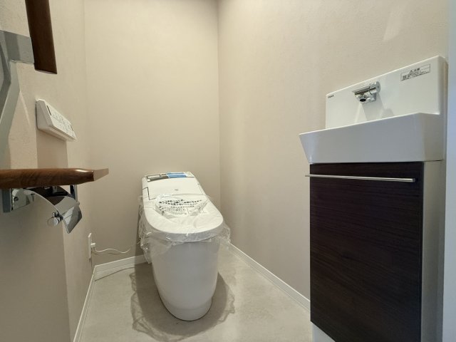 トイレ　別号室の写真です。