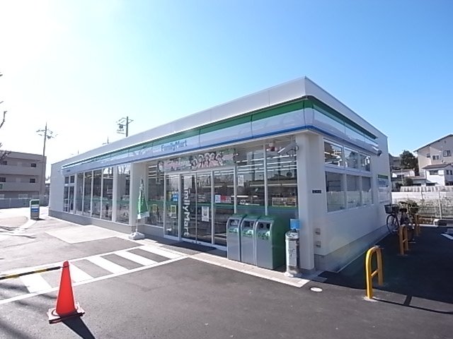 コンビニ　ファミリーマート　宝塚山本駅前店（コンビニ）まで477m