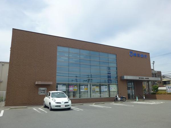 銀行　三十三銀行一身田支店（銀行）まで567m