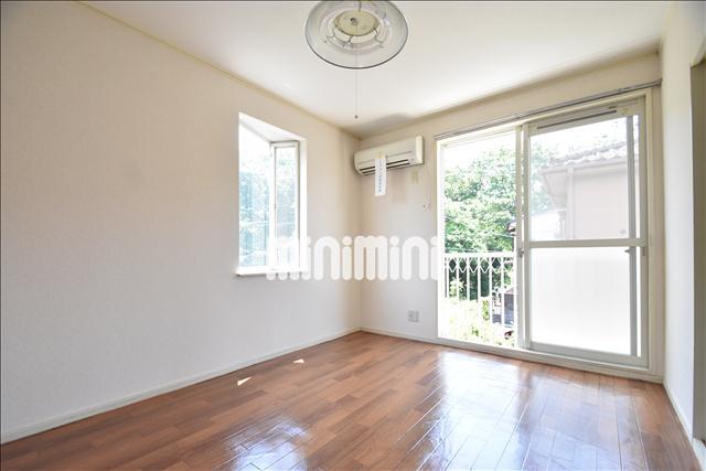 居室・リビング　南向きで日当たり良好