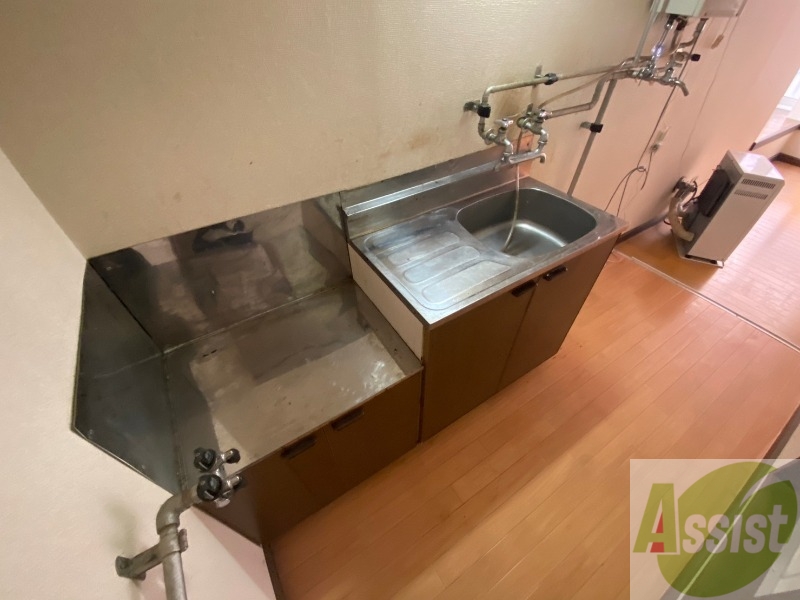 キッチン　キッチンです。ご自身でコンロを設置していただけます。