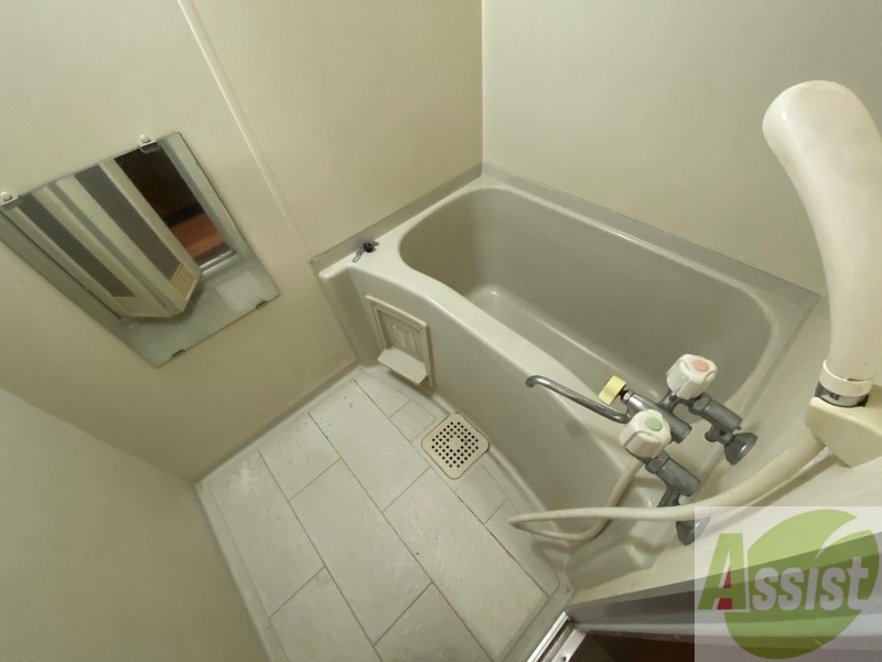 バス・シャワールーム　お風呂になります。一日の疲れを癒してくださいね。