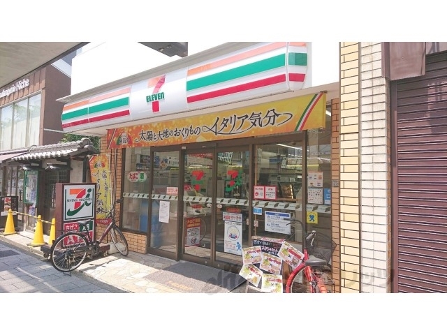 コンビニ　セブンイレブン近鉄奈良駅西店（コンビニ）まで180m