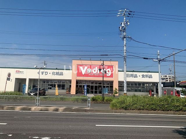 ドラックストア　V・drug(ブイ ドラッグ) 青山店（ドラッグストア）まで960m