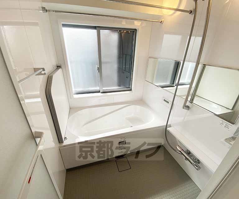 バス・シャワールーム　浴室乾燥機付きの物件です