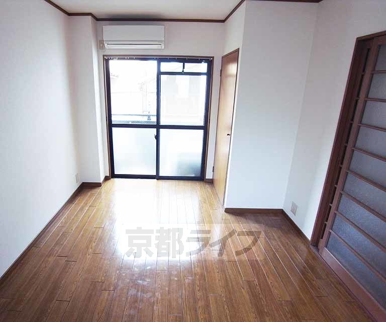 居室・リビング　明るいお部屋です