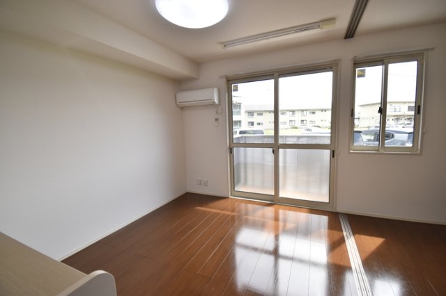 居室・リビング　こちらのリビングで趣味の時間をお楽しみください