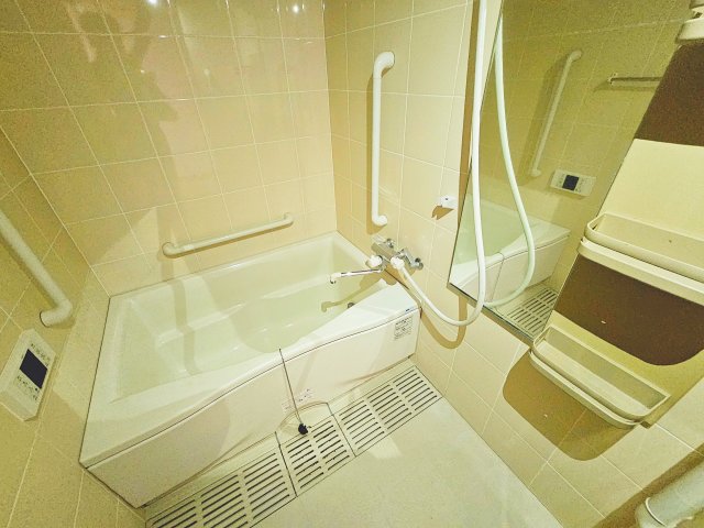 バス・シャワールーム　※同型の他のお部屋写真となります。