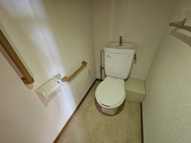 トイレ　※同型の他のお部屋写真となります。