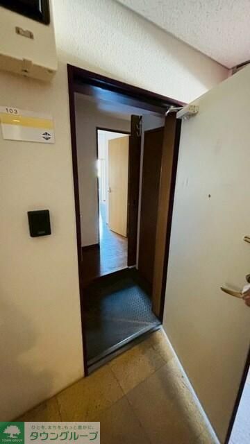 玄関　※別部屋参考写真