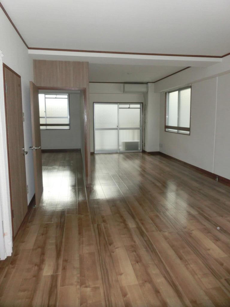 居室・リビング　夕暮れに撮影