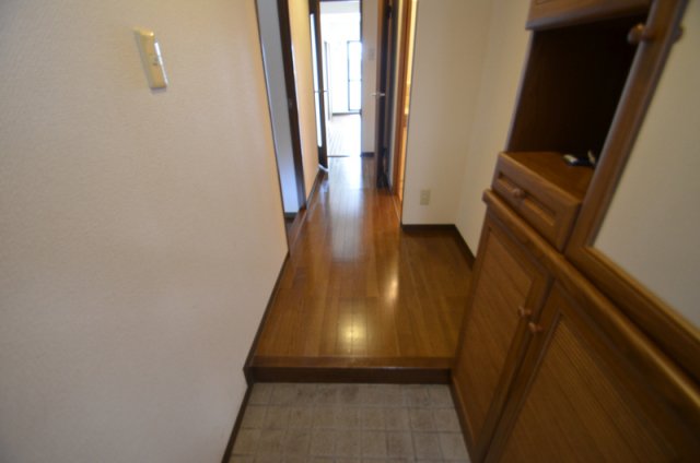 玄関　収納付玄関