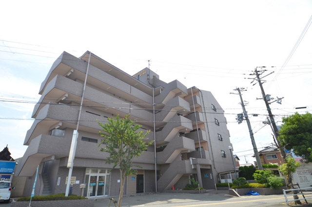 建物外観　５階建てマンション