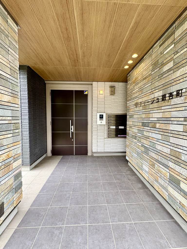 建物外観　エントランス