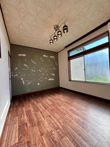 その他部屋・スペース　照明の映えるシックな洋室。珪藻土の塗り壁です！