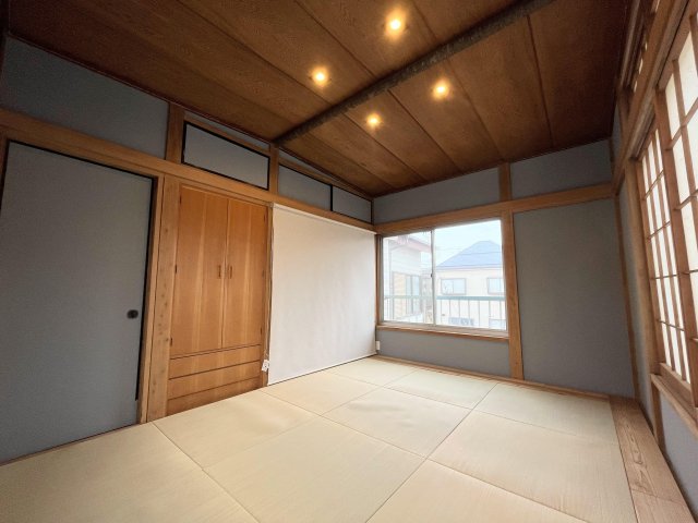 収納　こだわりダウンライトでお洒落なモダン和室