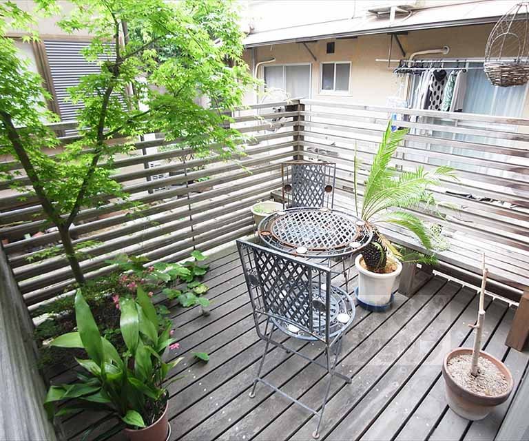 庭　屋外テラスです