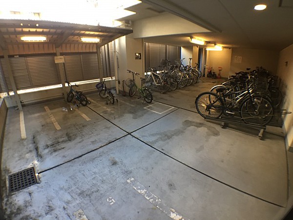 駐車場　エントランス