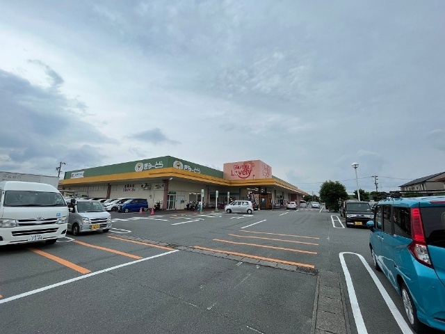 スーパー　ぎゅーとらラブリー久居店（スーパー）まで1353m