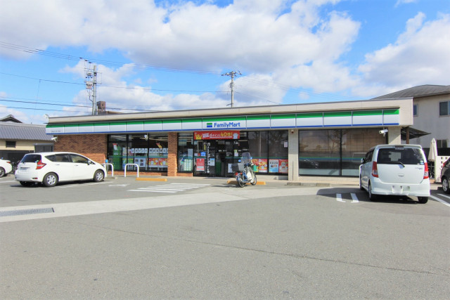 コンビニ　ファミリーマート　松山インター北店（コンビニ）まで375m