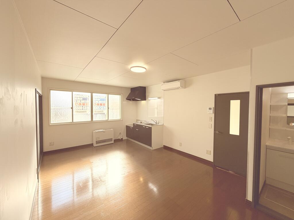 居室・リビング　南向きで明るいリビング