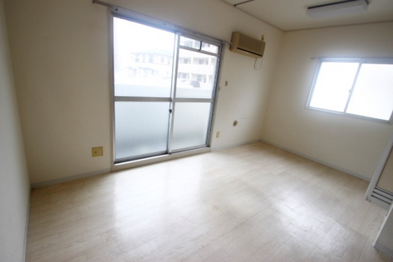 居室・リビング　※別の部屋の写真です。