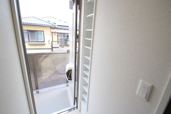玄関　※別号室の写真です。