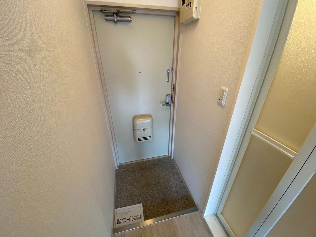 玄関　バルコニー