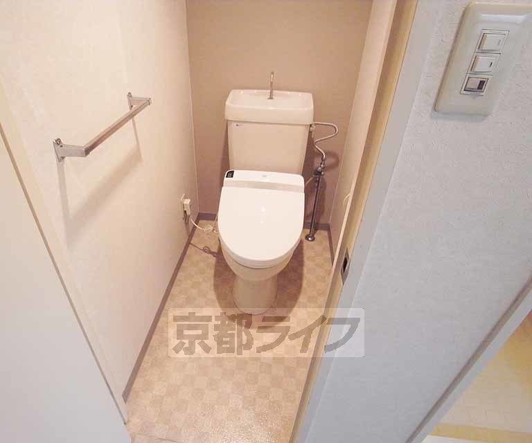 トイレ　嬉しいウォームレットつき！