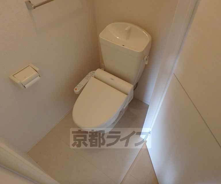 ＪＲ奈良線 ＪＲ小倉駅 徒歩2分 3階建 築15年のトイレ写真