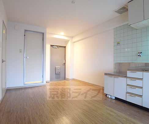 居室・リビング　玄関入ってすぐＬＤＫです。