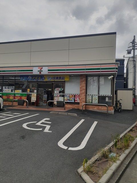 コンビニ　セブンイレブン（コンビニ）まで145m