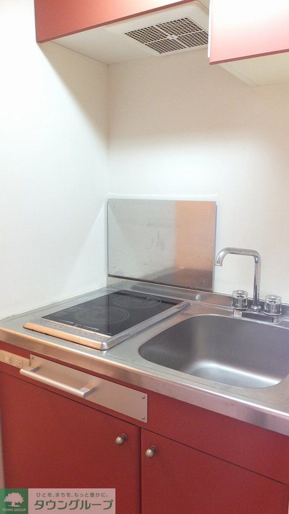 キッチン　2口の電気コンロ付き