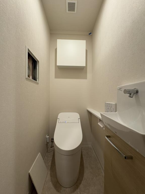 トイレ　温水洗浄便座付き