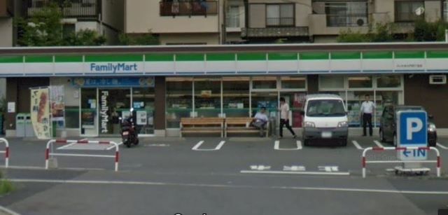 コンビニ　ファミリーマートさいたま大戸四丁目店（コンビニ）まで753m