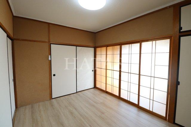 居室・リビング　同物件別部屋です。