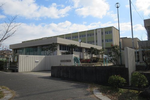 中学校　神戸市立東落合中学校（中学校）まで2544m