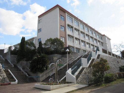 小学校　神戸市立花谷小学校（小学校）まで1801m