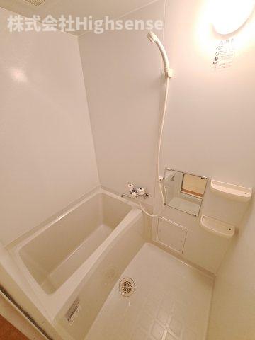 バス・シャワールーム　落ち着いた空間のお風呂です