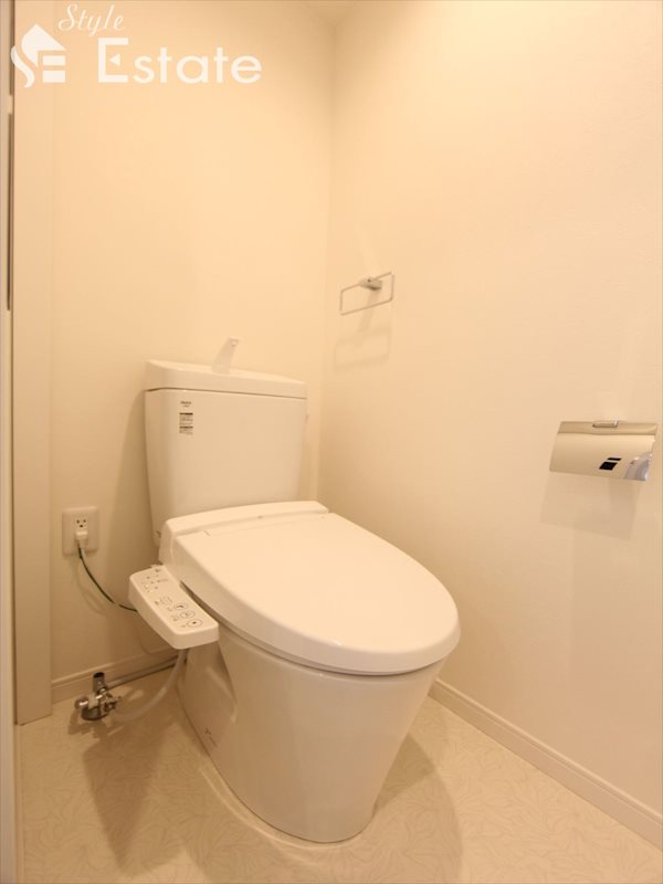 トイレ　温水洗浄付便座