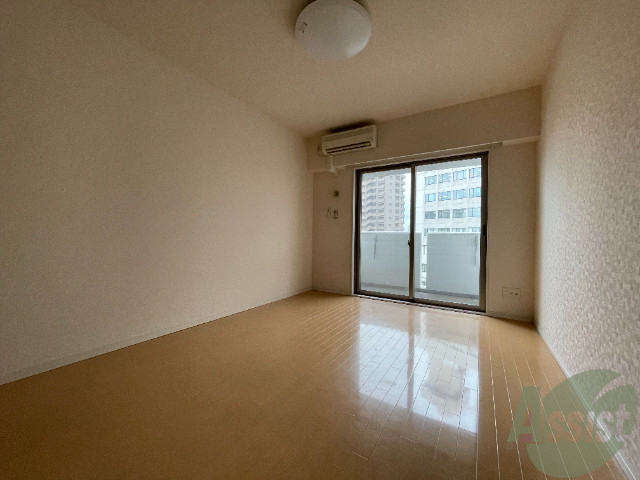 その他部屋・スペース　寝室としてもスペースに余裕があり、陽当たりが良いですね。